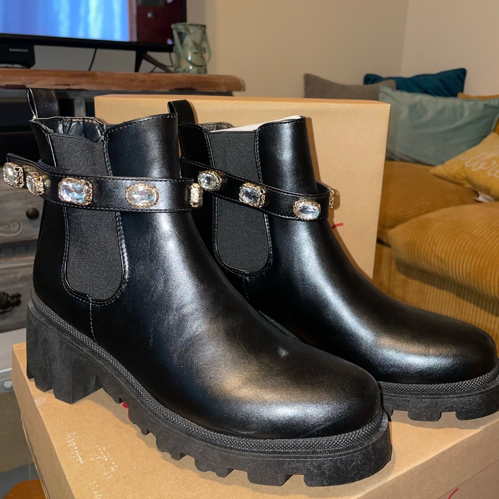 Sugar chunky heel boots (BRAND NEW)